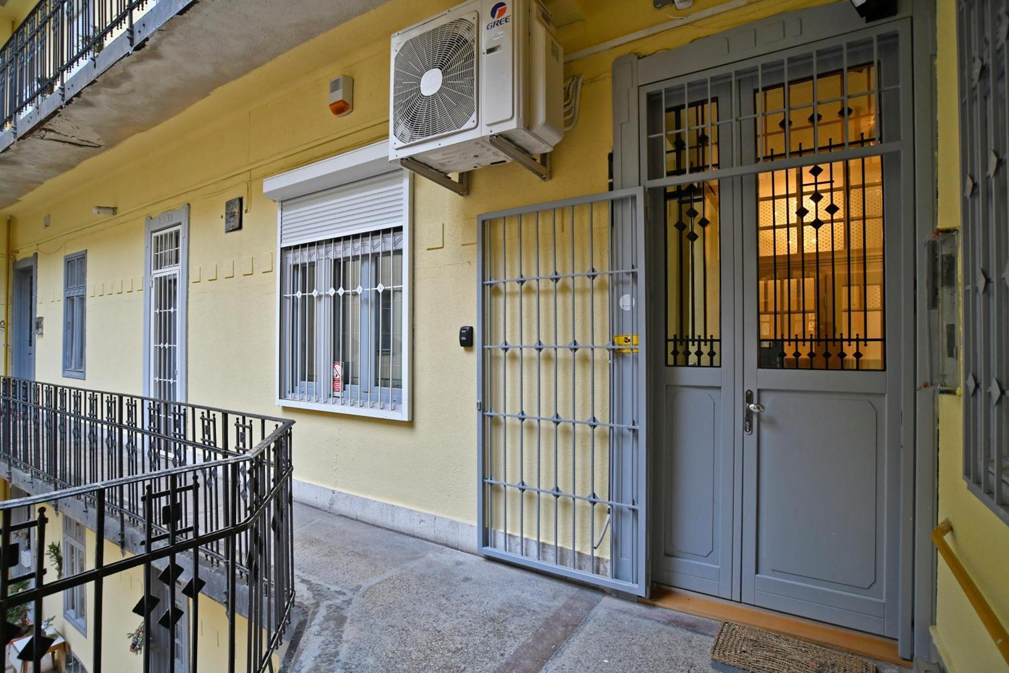 Luxuryflat Near Centre On118 Sqm, 3Br,2Bth,8Bed,Ac Apartment Будапеща Екстериор снимка