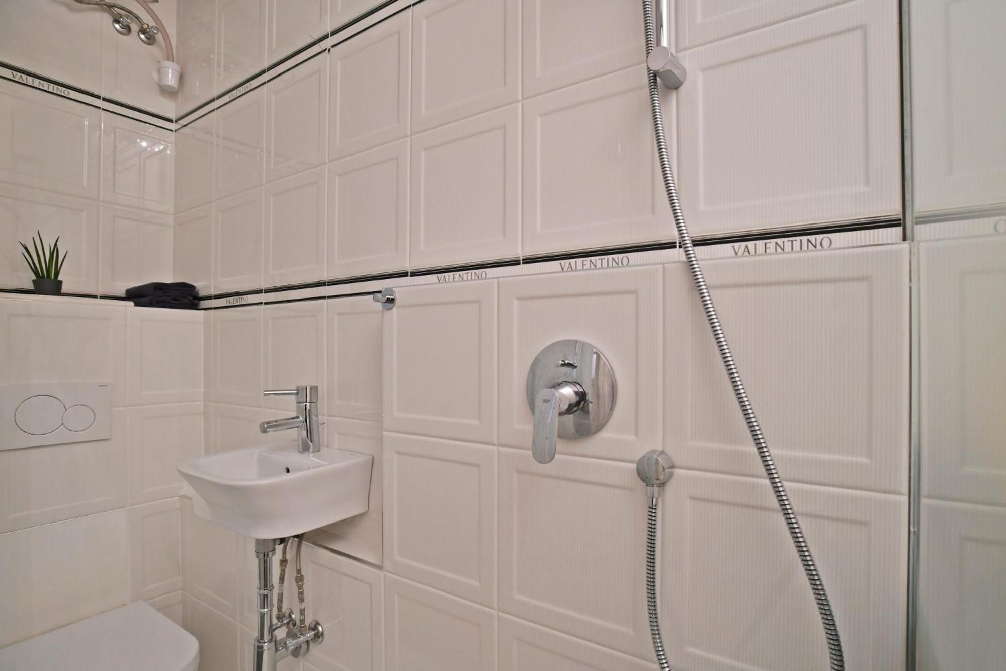 Luxuryflat Near Centre On118 Sqm, 3Br,2Bth,8Bed,Ac Apartment Будапеща Екстериор снимка